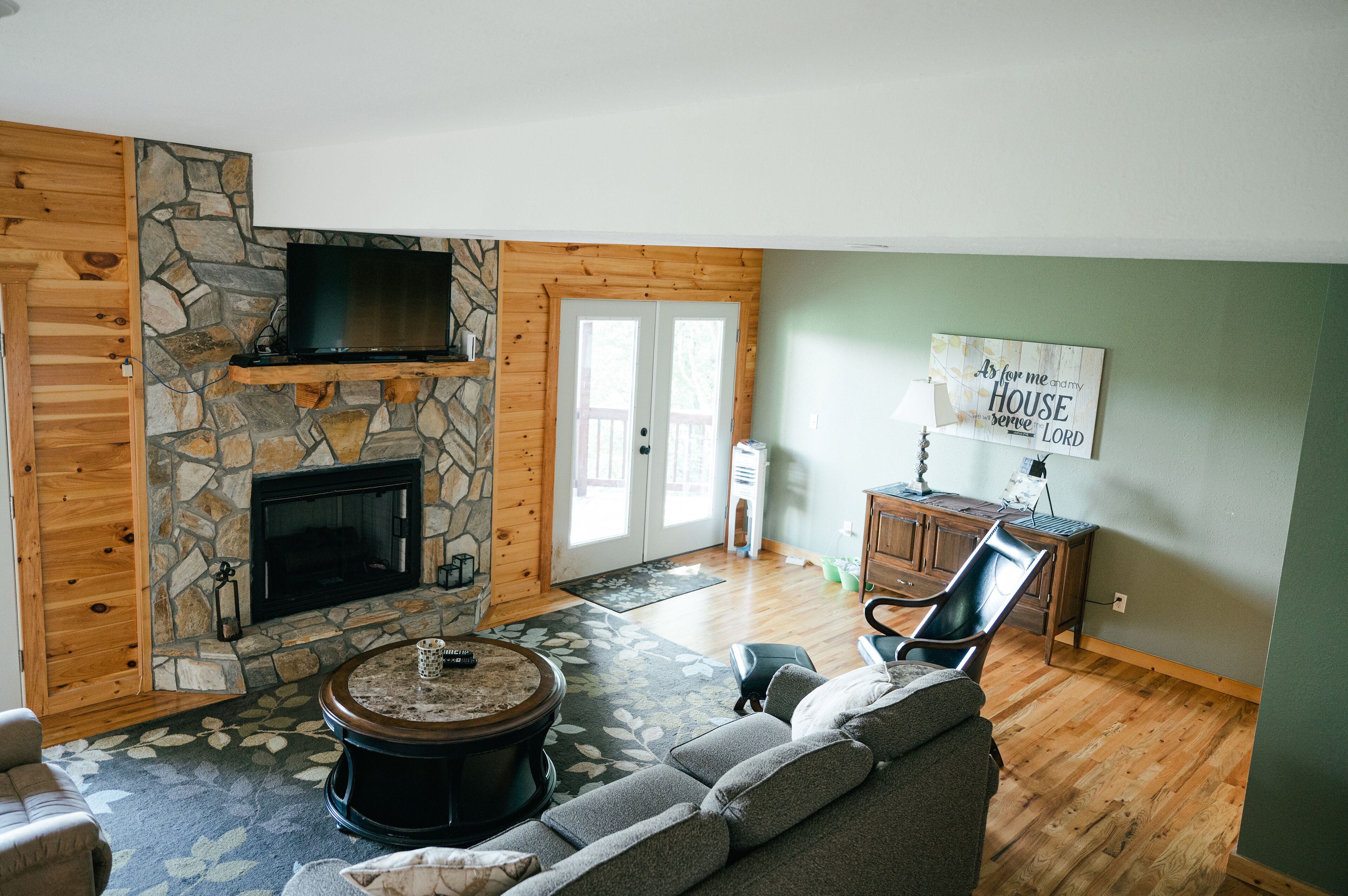 Smart TV, fireplace, video games, DVD player