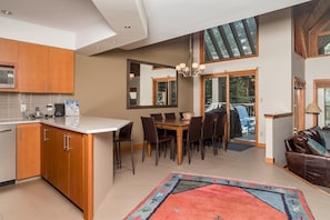 Interior - CEDAR RIDGE 17 | Prime Ski-In, Ski-Out Location | Private Garage & Hot Tub (Whistler)