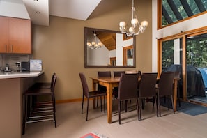 Dining - CEDAR RIDGE 17 | Prime Ski-In, Ski-Out Location | Private Garage & Hot Tub (Whistler)