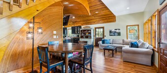 Hus på 5. E Cooper- Wave House- Mins to the Beach