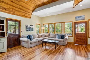 Tv, dvd-spelare och en stereo