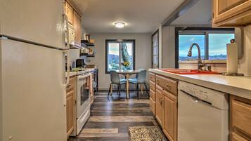 Macchina per tè/caffè, frigorifero, microonde, piano cottura