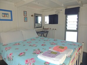 2 bedrooms, bed sheets - PS Federal romantic retreat (Goolwa)