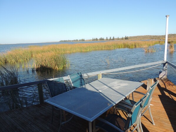 Outdoor dining - PS Federal romantic retreat (Goolwa)