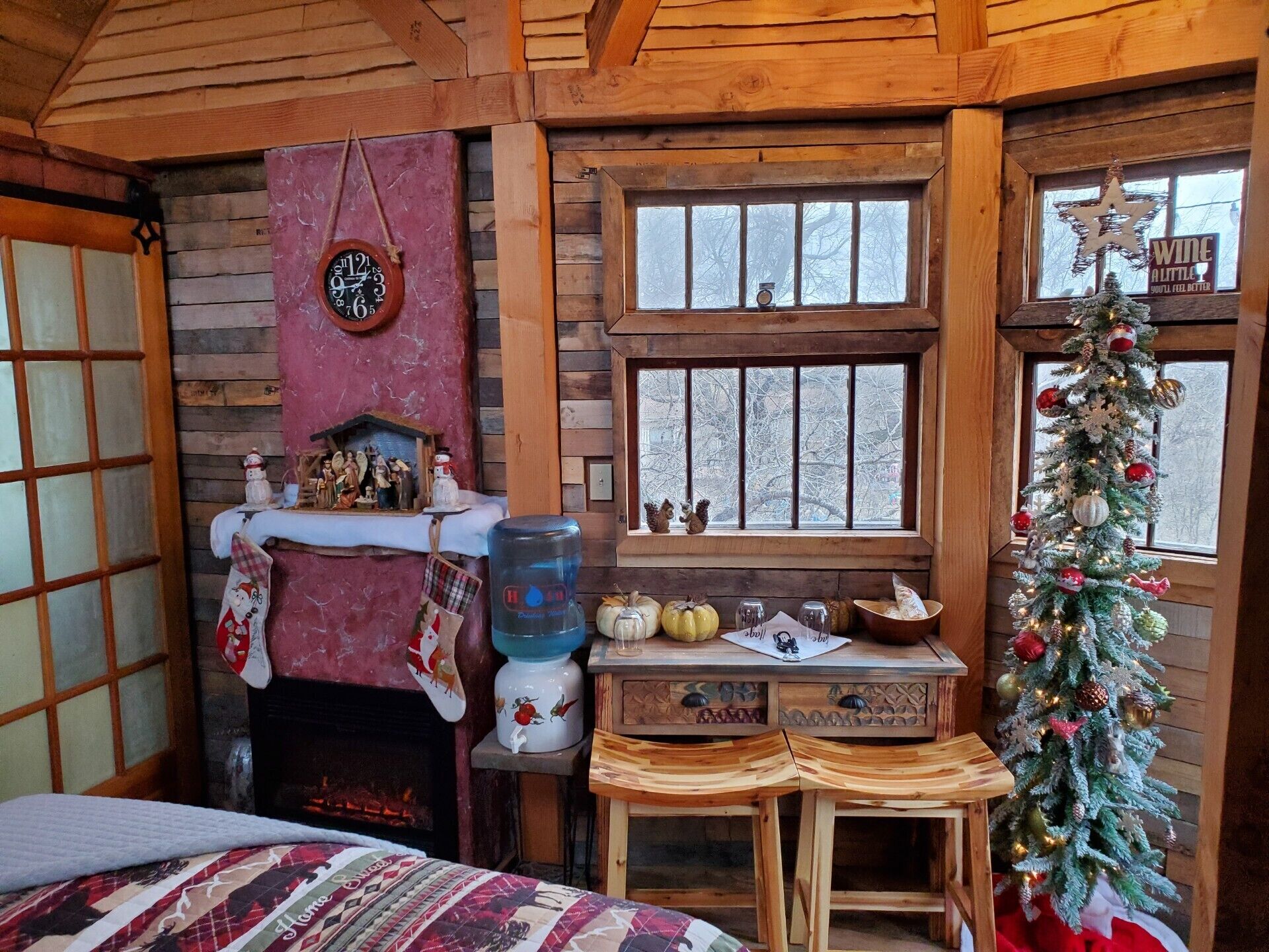 1 bedroom, bed sheets