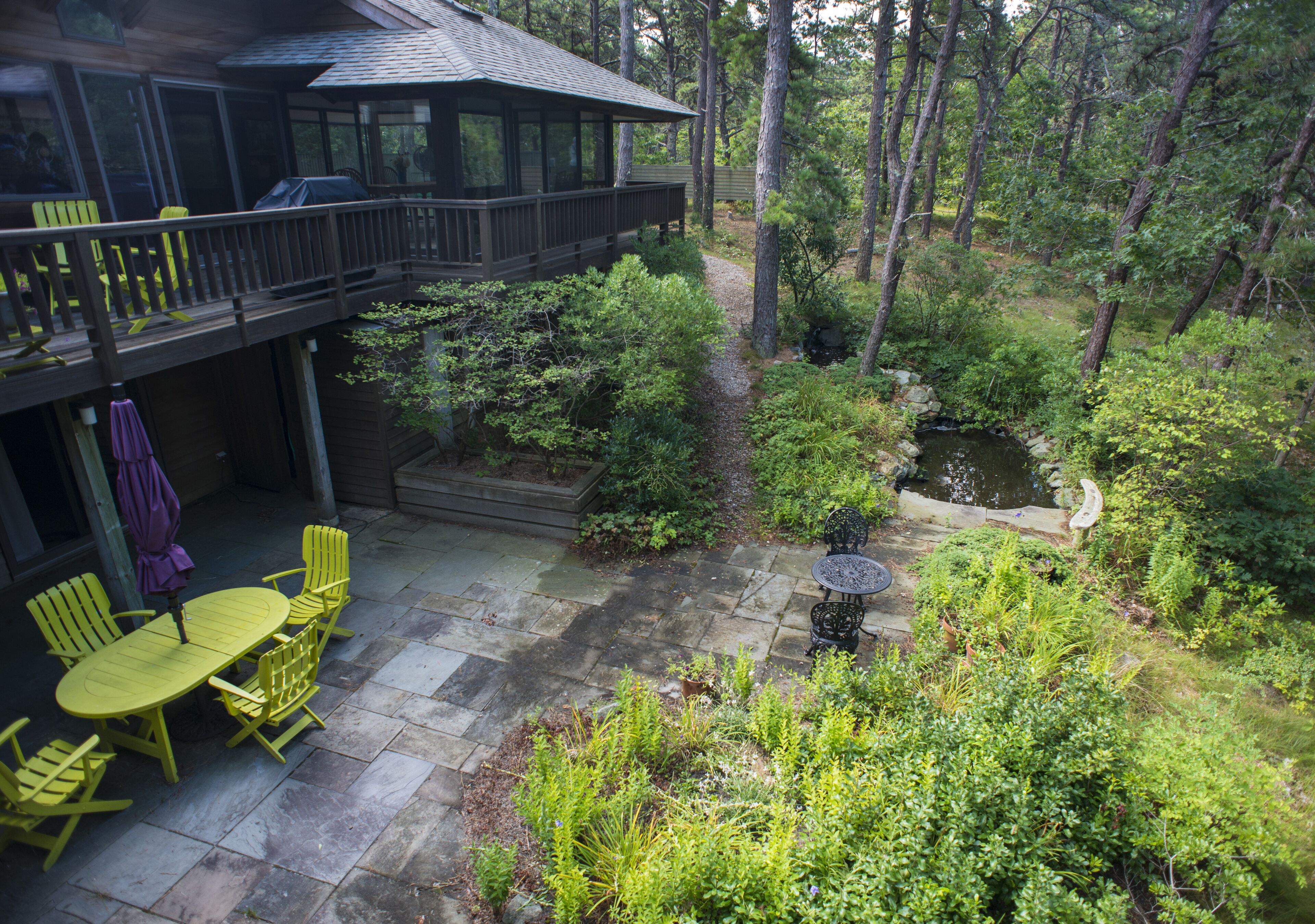Spacious, Air Conditioned Modernist Gem:  Ideal for multi-generational vacation.