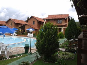 Pool - 5 bedrooms, 4 suites, perfect for family and friends! (Gravatá)