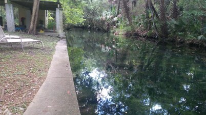 Tranquil  Waterfront  Cottage.  1 Bedroom, 1 Bathroom. Sleeps 2          