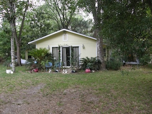 Exterior - Tranquil  Waterfront  Cottage.  1 Bedroom, 1 Bathroom. Sleeps 2           (Homosassa)