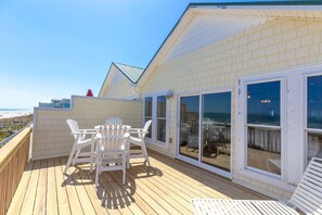 Outdoor dining - Atlantic Sunrise  - Stunning 4BR Oceanfront 1/2 Duplex - Heart of Topsail Beach (Topsail Beach)
