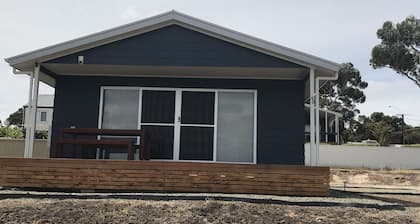 Baywatch Kingscote - Beachfront get-away