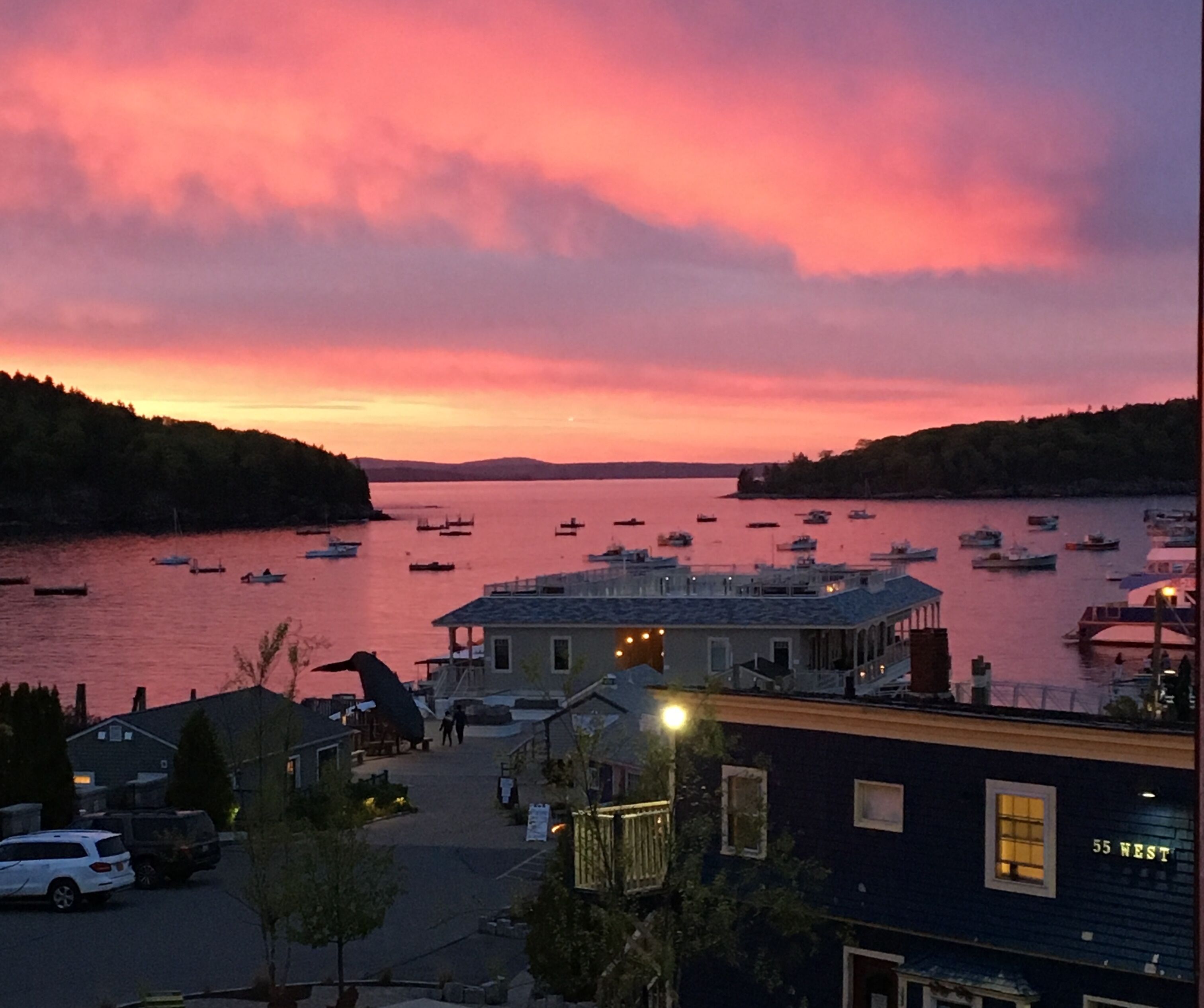 Enjoy A Suite With A Large, Furnished Waterfront Deck Viewing Boats & Islands.