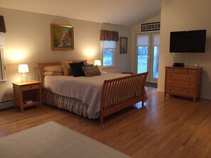 4 bedrooms, desk, iron/ironing board, free WiFi
