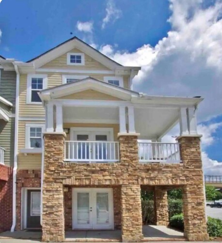  King Bed BeautifulTownhouse 3 Bedrooms 2.5 Bathrooms With FreeParking