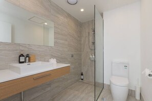 Hair dryer - Orange Ground  · Sunset Apartments - Orange Ground - 100m to shops. (Marmion)