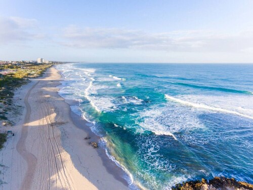 Orange Ground  · Sunset Apartments - Orange Ground - 100m to shops.