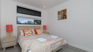 1 bedroom, iron/ironing board, travel cot, free WiFi