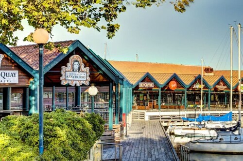 Orange Ground  · Sunset Apartments - Orange Ground - 100m to shops.