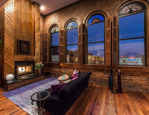 The Deluxe PH*Walk to Broadway*PrintersAlleyLofts