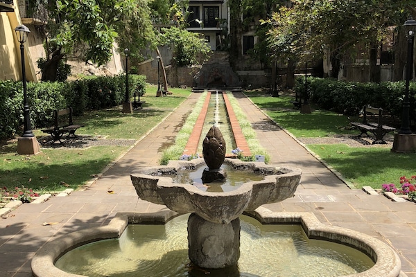 Inside the gardens of La Casa Blanca.