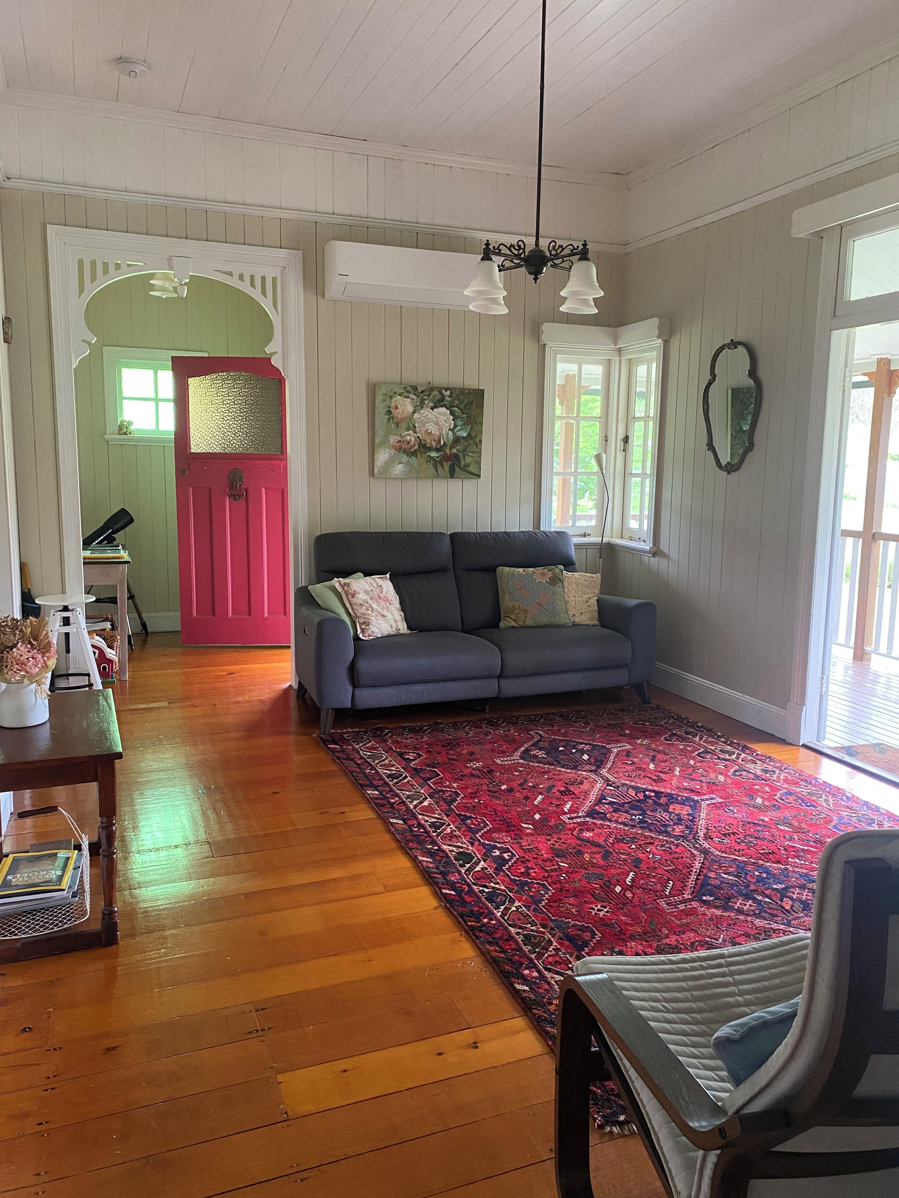 TV, lareira, DVD player, aparelho de som