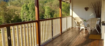 Eighteen Mile Cottage - river access with breathtaking views!