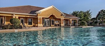 Lakefront townhome near beach in Southwest Florida