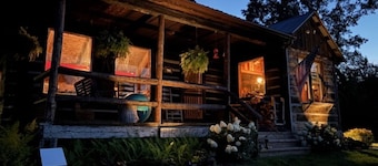 Spectacular mountain views at 4000 ft from a secluded log cabin