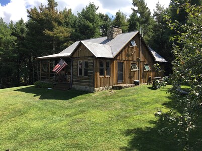 Spectacular mountain views at 4000 ft from a secluded log cabin