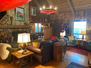 Smart TV, fireplace, DVD player, ping pong