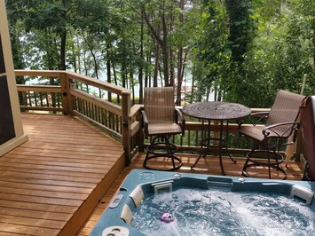 HOT TUB DECK OVERLOOKS LAKE WITH LOUNGE AREA