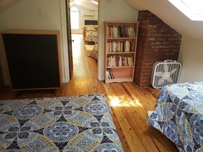 5 bedrooms, desk, iron/ironing board, travel crib