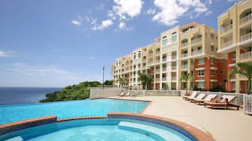 Outdoor pool, an infinity pool
