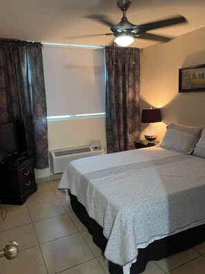 2 slaapkamers, een strijkplank/strijkijzer, gratis wifi, beddengoed