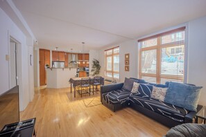 Smart TV, stereo, offices