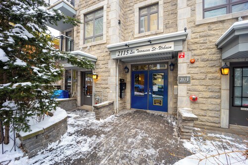 *SPECIAL RATES *  2 bedrooms condo with garage and terrasse - * GREAT LOCATION* 