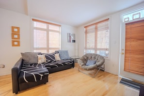 Smart TV, stereo, offices