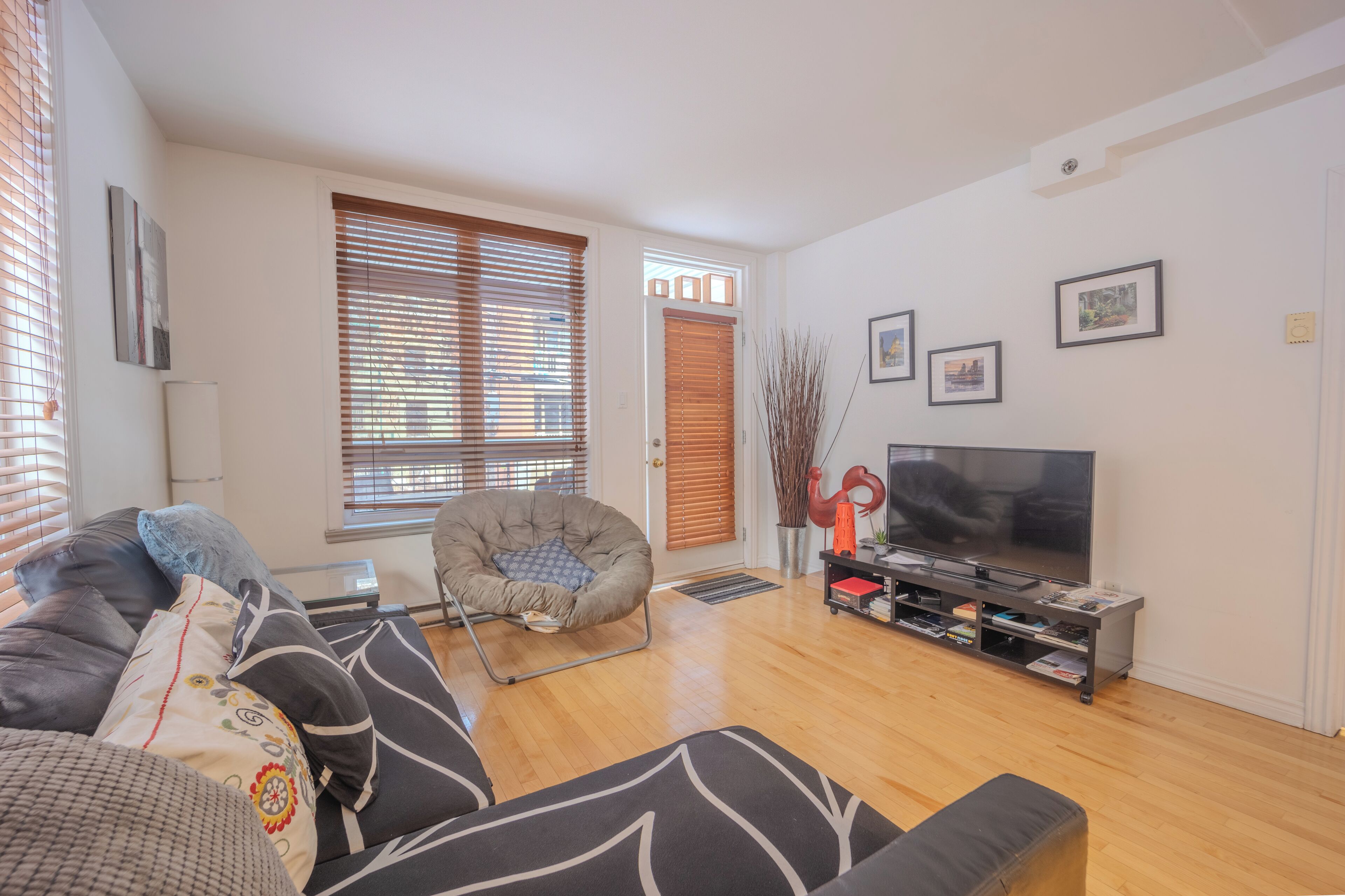 Smart TV, stereo, offices