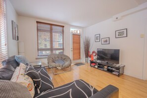 Smart TV, stereo, offices