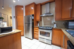 Fridge, microwave, oven, stovetop