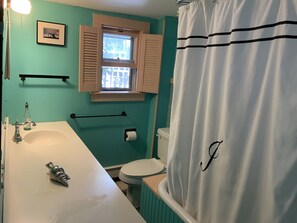 Ensemble douche/baignoire, sèche-cheveux