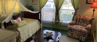 Spacious Home - 1500 ft from Beach & Circuit Ave
