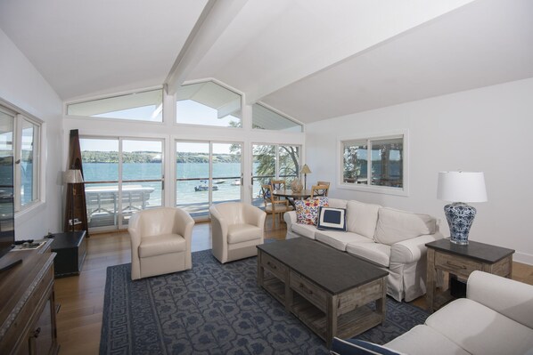 Smart TV, fireplace, DVD player, books