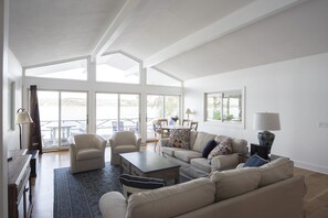 Smart TV, fireplace, DVD player, books