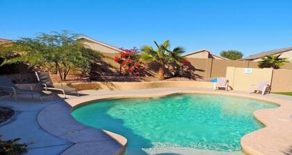 800 SQ FT PUTTING / CHIPPING GREEN JUNTO A LA PISCINA CLIMATIZADA 4 BD RM HOME
