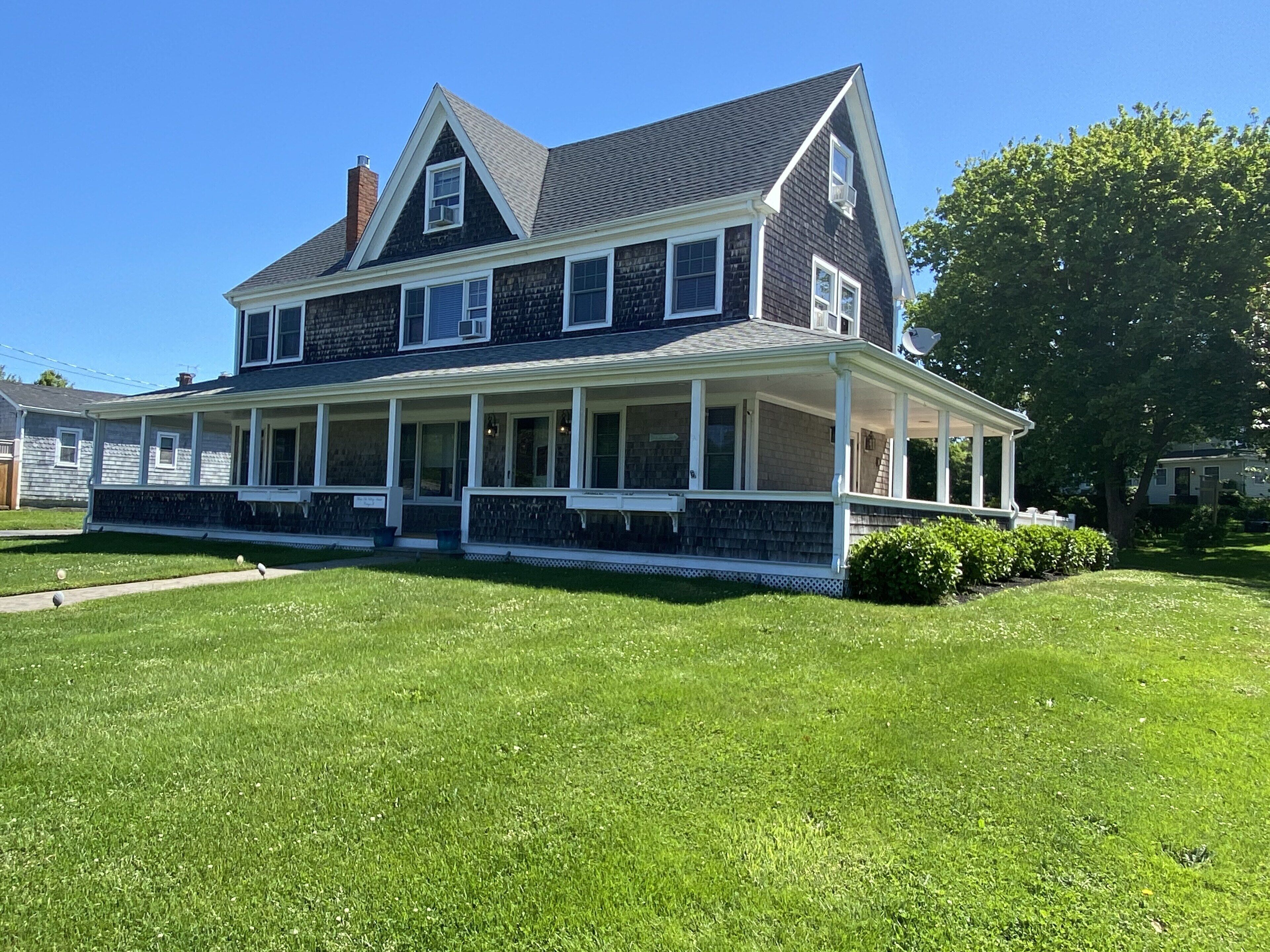 Large Updated Home, Walk To Beach, 6BR, 4BA Sleeps 12