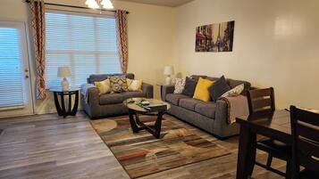 Televisión y chimenea