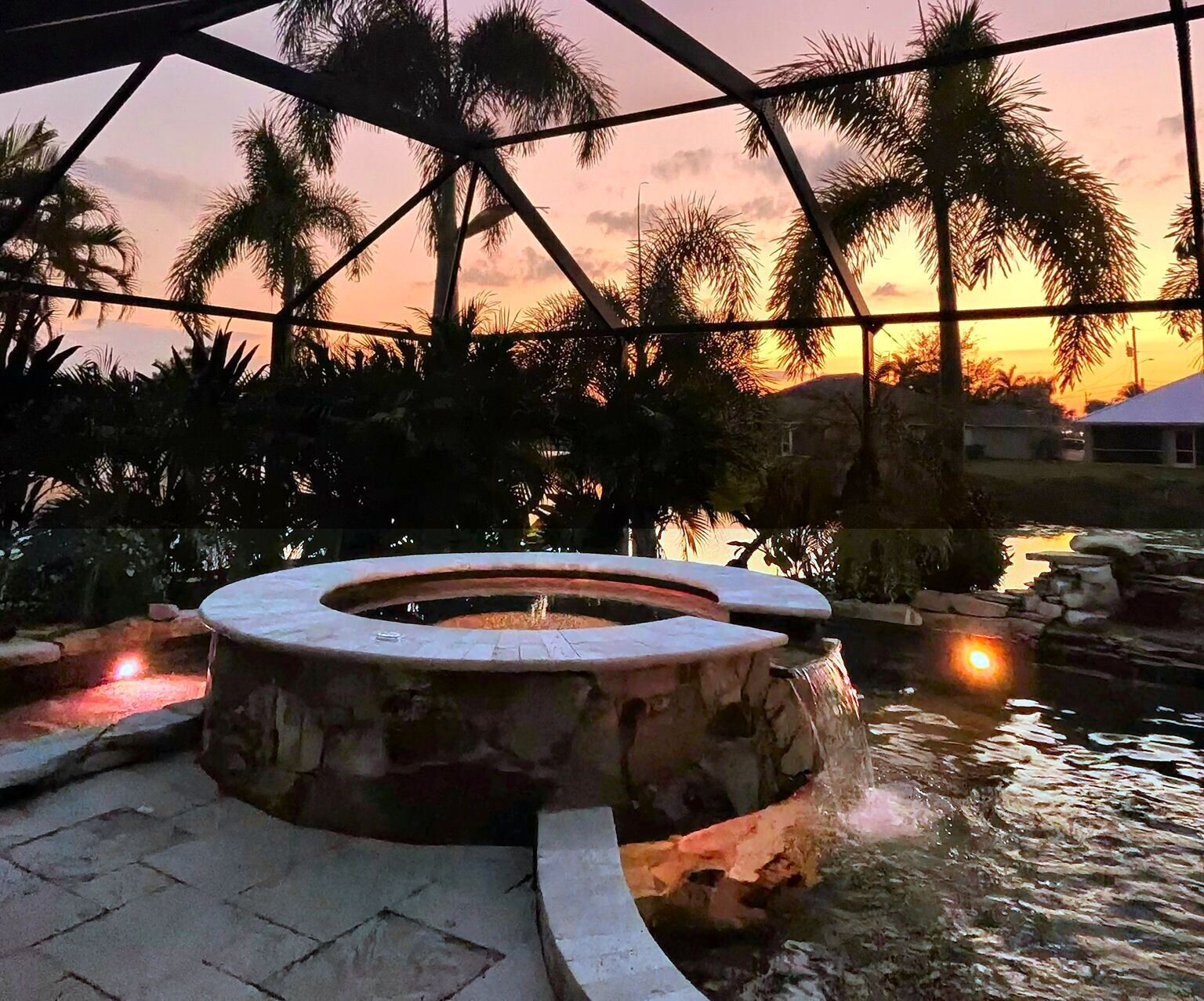 Tina de hidromasaje al aire libre