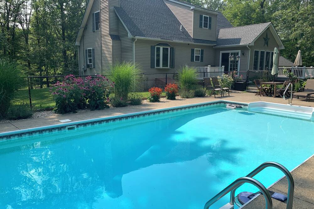 Vacation Home w/Private Heated Pool on 6 Acres Near Copake Lake / Catamount Ski
