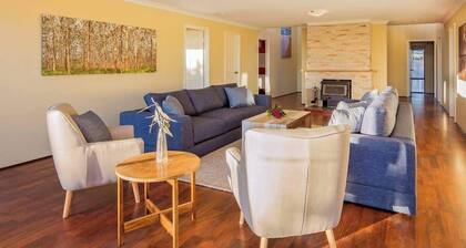 Bondys Beach House Panoramic Beachside Living